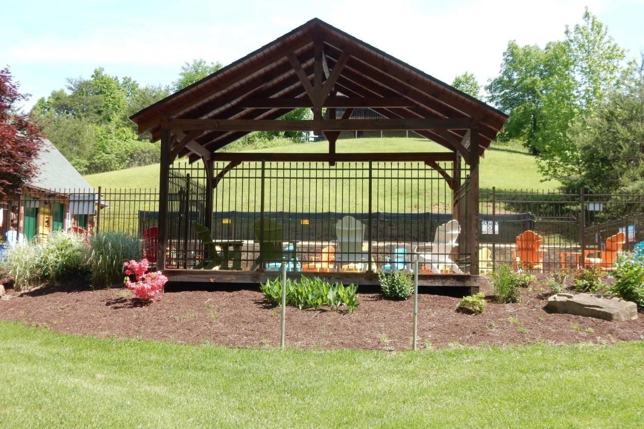 Inviting Sevierville Cabin With Deck And Hot Tub! 外观 照片
