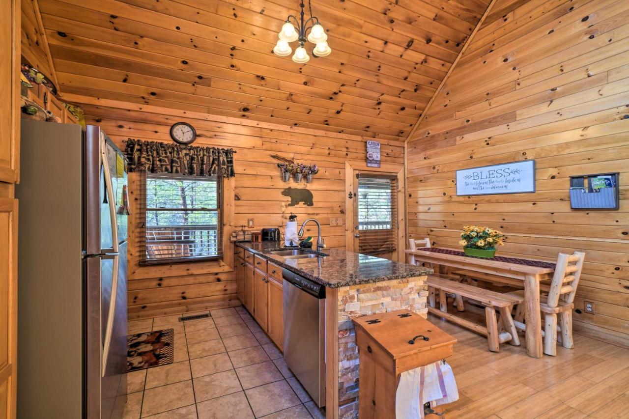 Inviting Sevierville Cabin With Deck And Hot Tub! 外观 照片