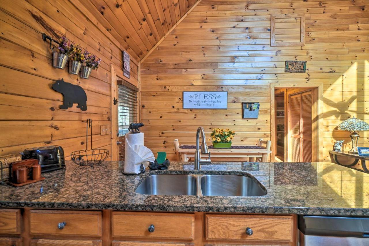 Inviting Sevierville Cabin With Deck And Hot Tub! 外观 照片