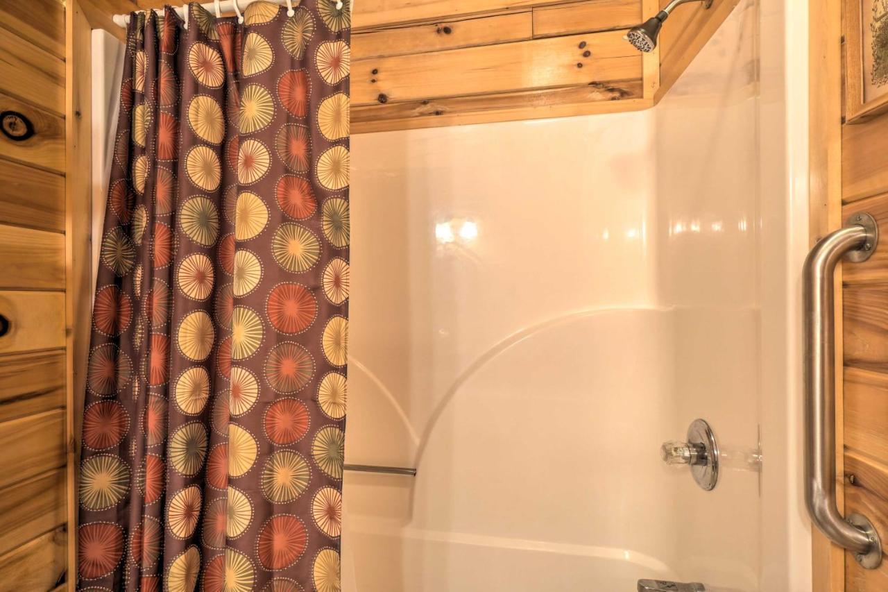 Inviting Sevierville Cabin With Deck And Hot Tub! 外观 照片